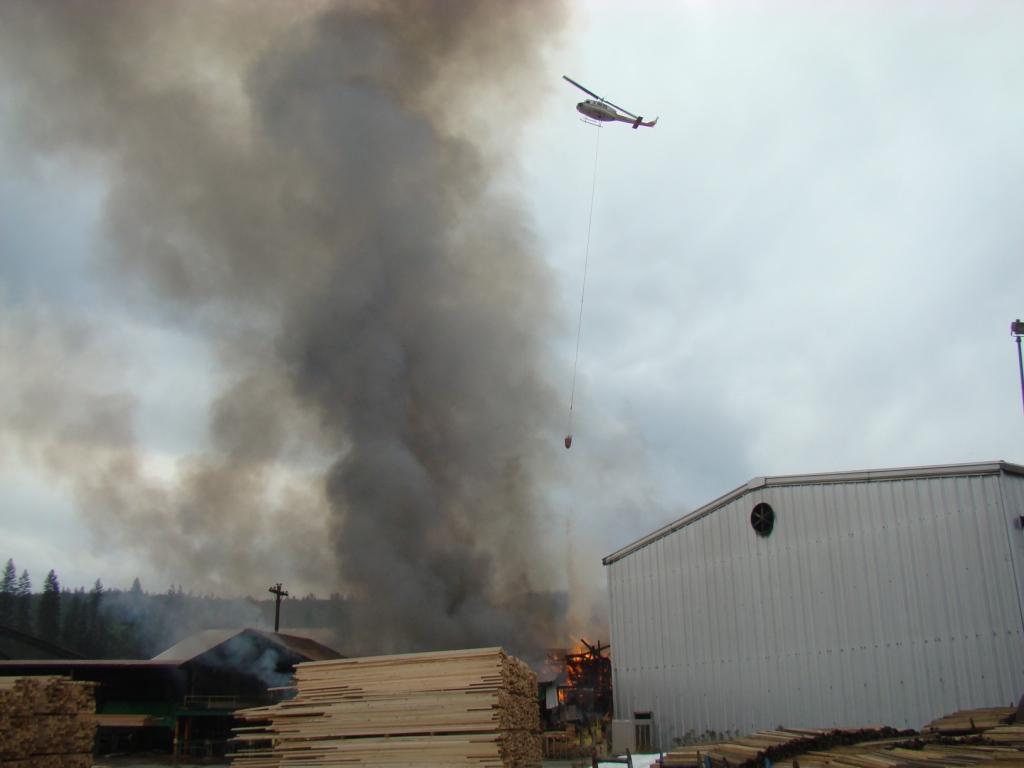 loading Gallery//Trinity River Lumber Fire, 12sep09/Air Attack/fullsize/Saw Mill Incidnet 082.jpg... or select a thumbnail